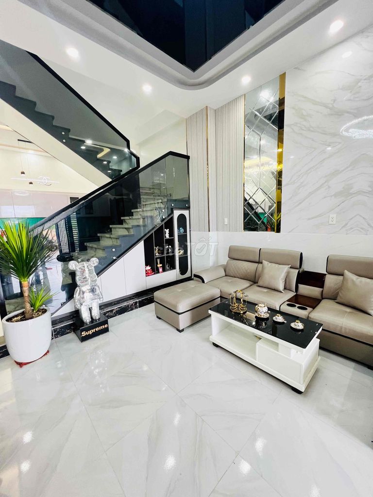 Nhà Mới Full nội thất cao cấp . 1 trệt , 2 LẦU .LONG HẬU