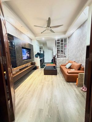 Nhà đẹp Cầu Giấy 5 tầng thang máy full nội thất 9.5 tỷ