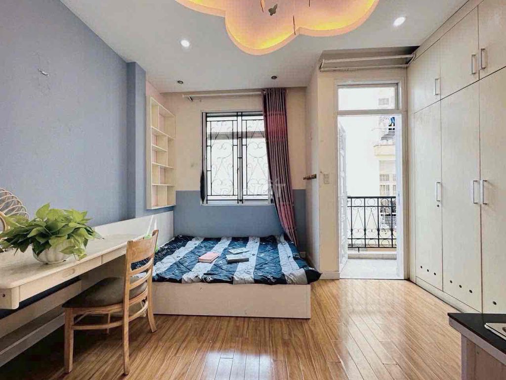 STUDIO MỚI XÂY_ FULL NỘI THẤT_BAN CÔNG NẰM NGAY NGÃ TƯ BẢY HIỀN