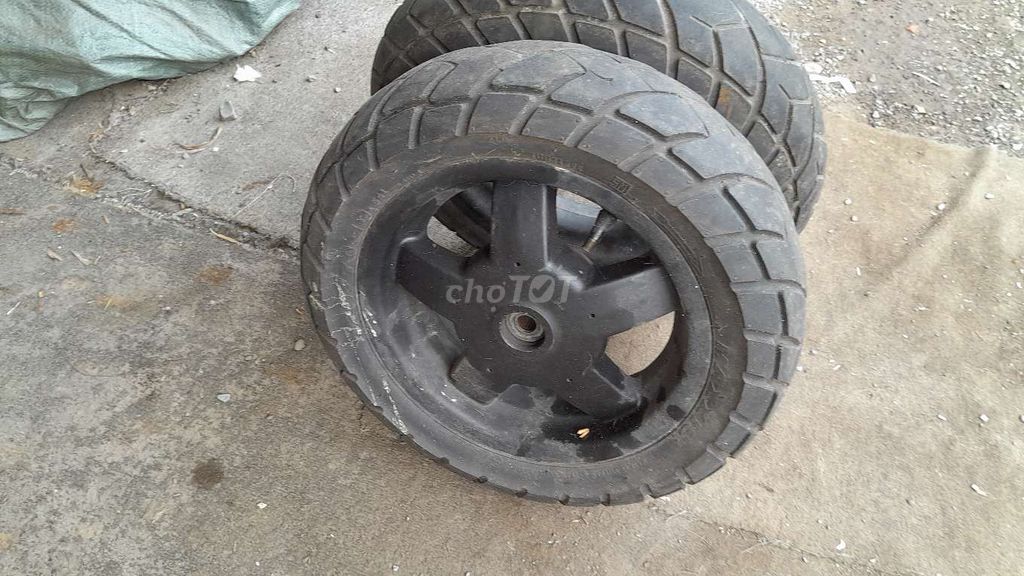 Cặp bánh Piaggio LX. Mua bán Phụ tùng xe tại Quận Bình Tân Tp Hồ Chí Minh được đăng bởi Bé Hằng  hình 1