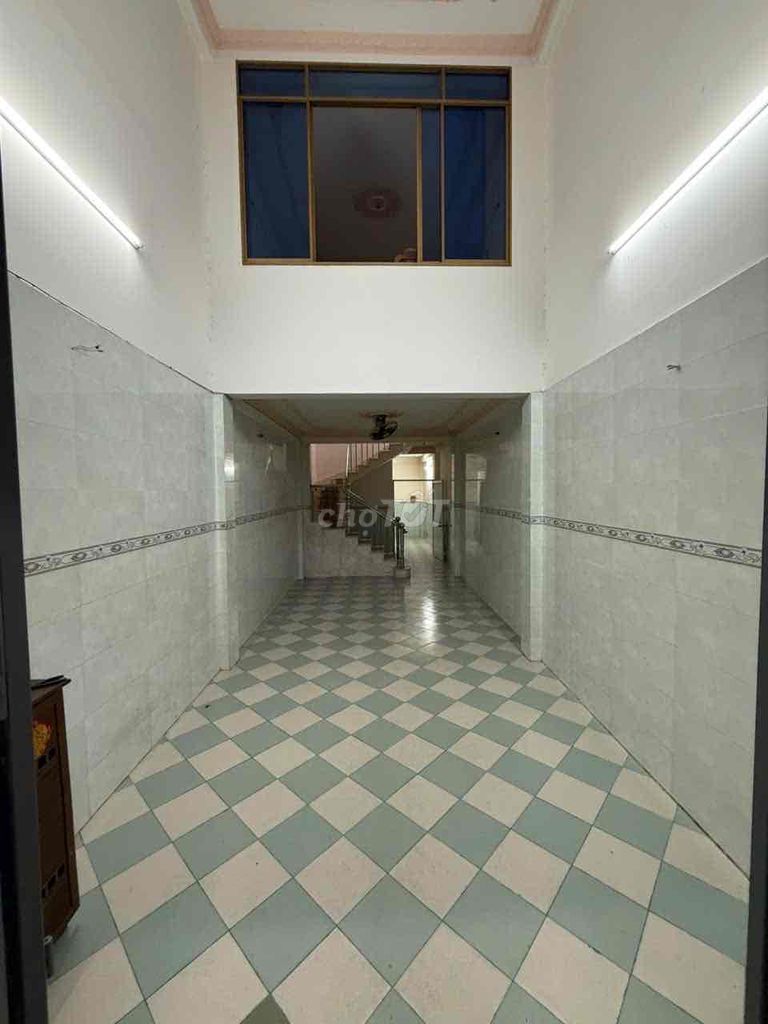 Аренда · 7 комн. · 61 м² · Quận 8, ул. Đường Nguyễn Quyền