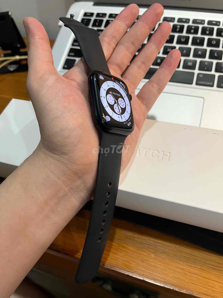 Người dùng cần bán apple watch sr8 45mm midnight