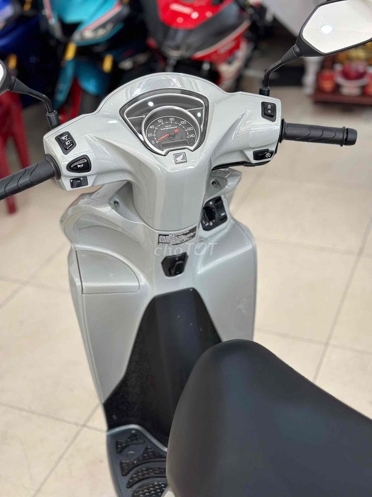 Honda Vison 2025.odd 300km.odd300km.Chính chủ.BS49. Mua bán Xe máy tại Quận 6 Tp Hồ Chí Minh được đăng bởi Cửa Hàng Xe Máy Hoà Bùi hình 10