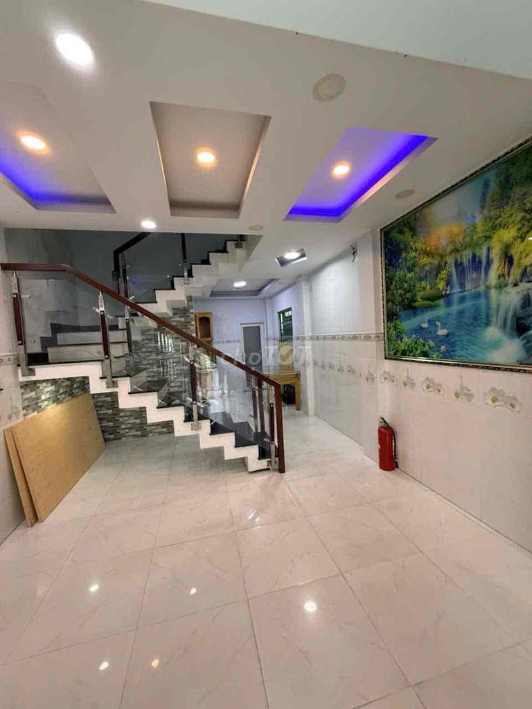 Дом рядом с промзоной Тан Бинь, 5x22м (110м2), 3 этажа