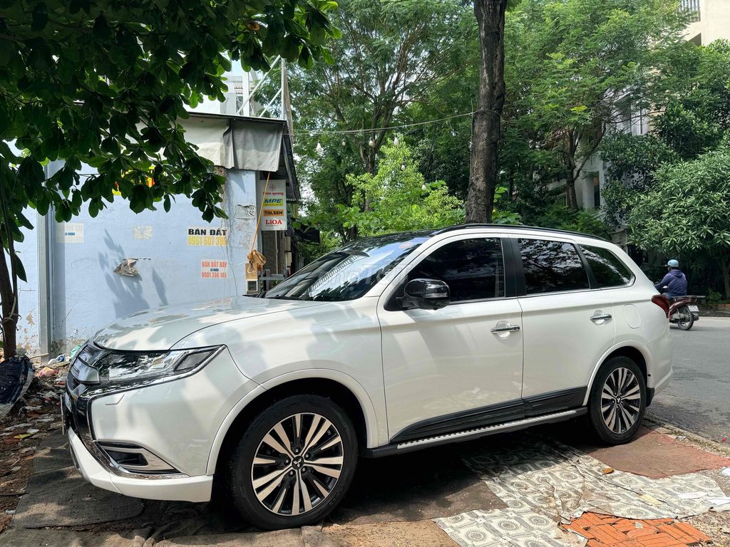 Mitsubishi Outlander 2019 2.4 CVT Special Edition. Mua bán Ô tô tại Quận 7 Tp Hồ Chí Minh được đăng bởi Dang Nguyen hình 2