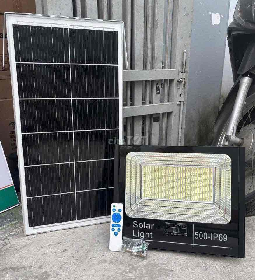 Đèn pha năng lượng mặt trời 500W. Mua bán Đèn tại Quận 11 Tp Hồ Chí Minh được đăng bởi Kim Hưng hình 1