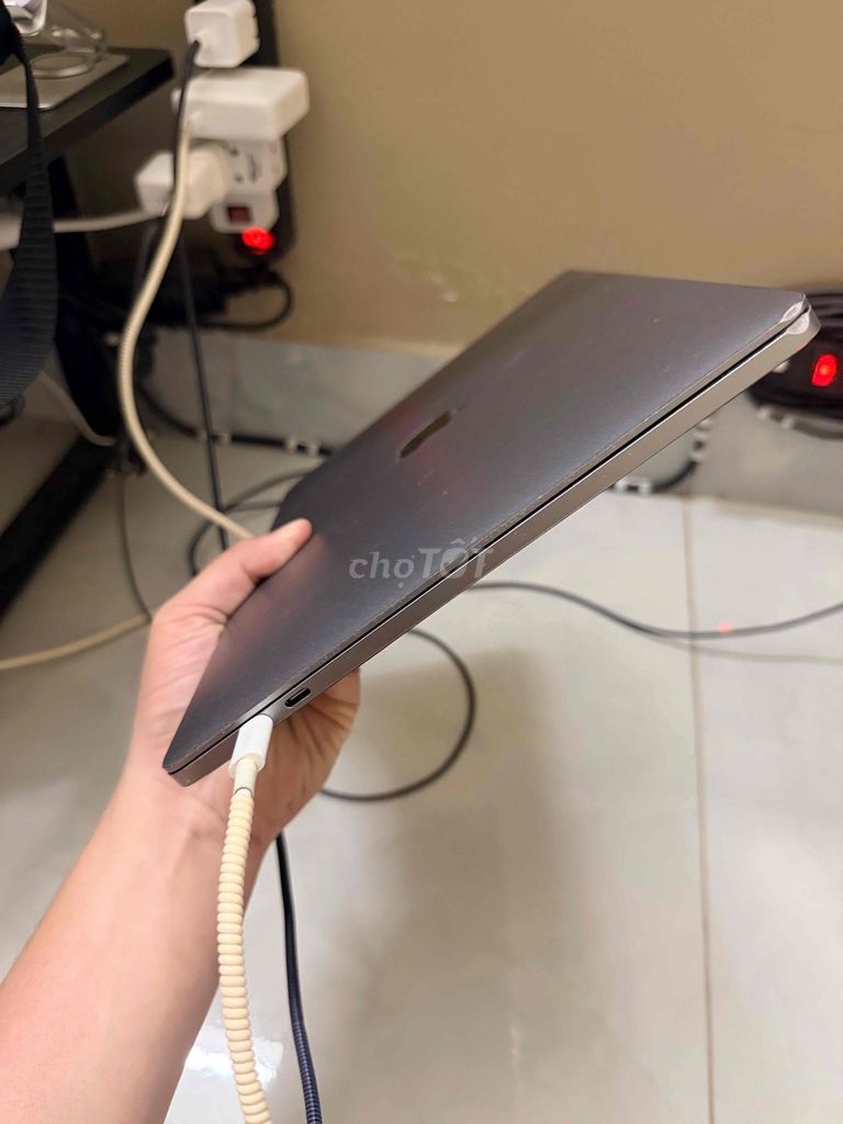 Apple MacBook Pro 2020 13 inch Xám. Mua bán Laptop tại Thành phố Biên Hòa Đồng Nai được đăng bởi Anh Vu hình 1