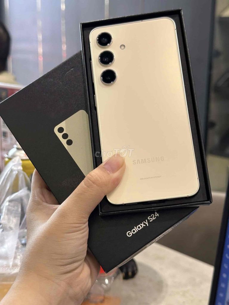 Samsung Galaxy S24 256GB Vàng Fullbox Vn/a LikeNew. Mua bán Điện thoại tại Quận 8 Tp Hồ Chí Minh được đăng bởi TRƯỜNG MOBILE  hình 1