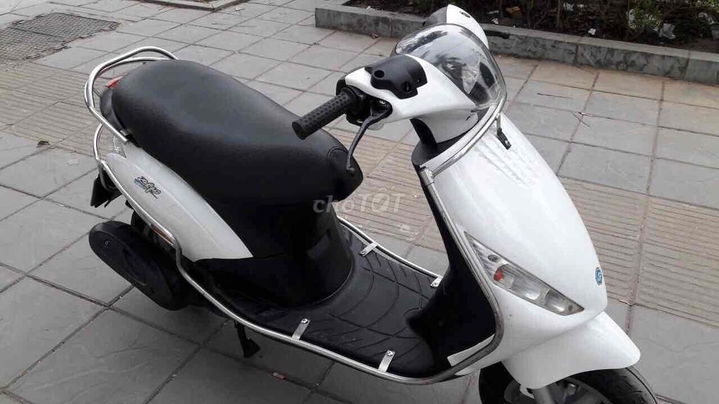 Piaggio Zip белый женский скутер