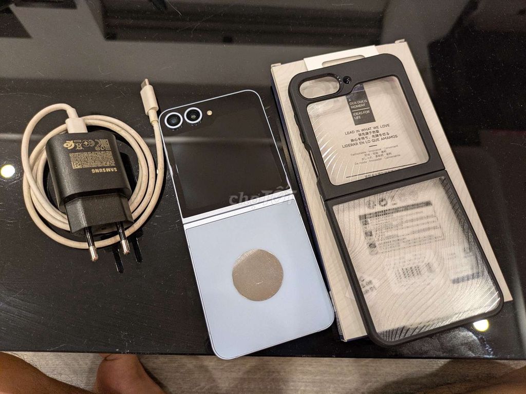 Samsung Flip 6 256GB Bạc 2 sim. Mua bán Điện thoại tại Quận Đống Đa Hà Nội được đăng bởi Vantage hình 1