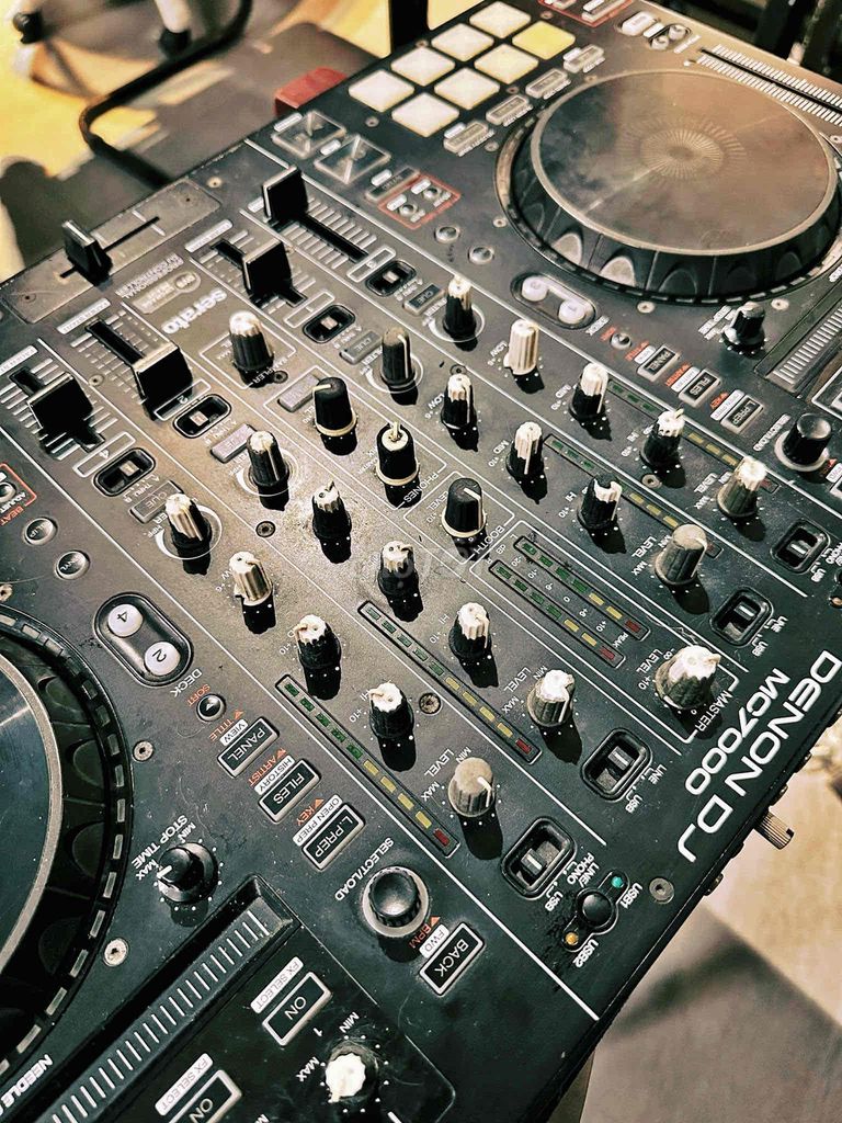 Bàn DJ 4 kênh Denon MC7000