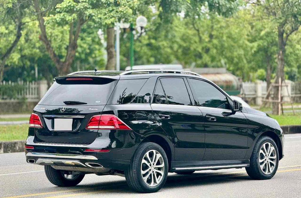 Mercedes Benz GLE 400 4Matic đen/kem 2016. Mua bán Ô tô tại Quận Long Biên Hà Nội được đăng bởi Trang Gala hình 4