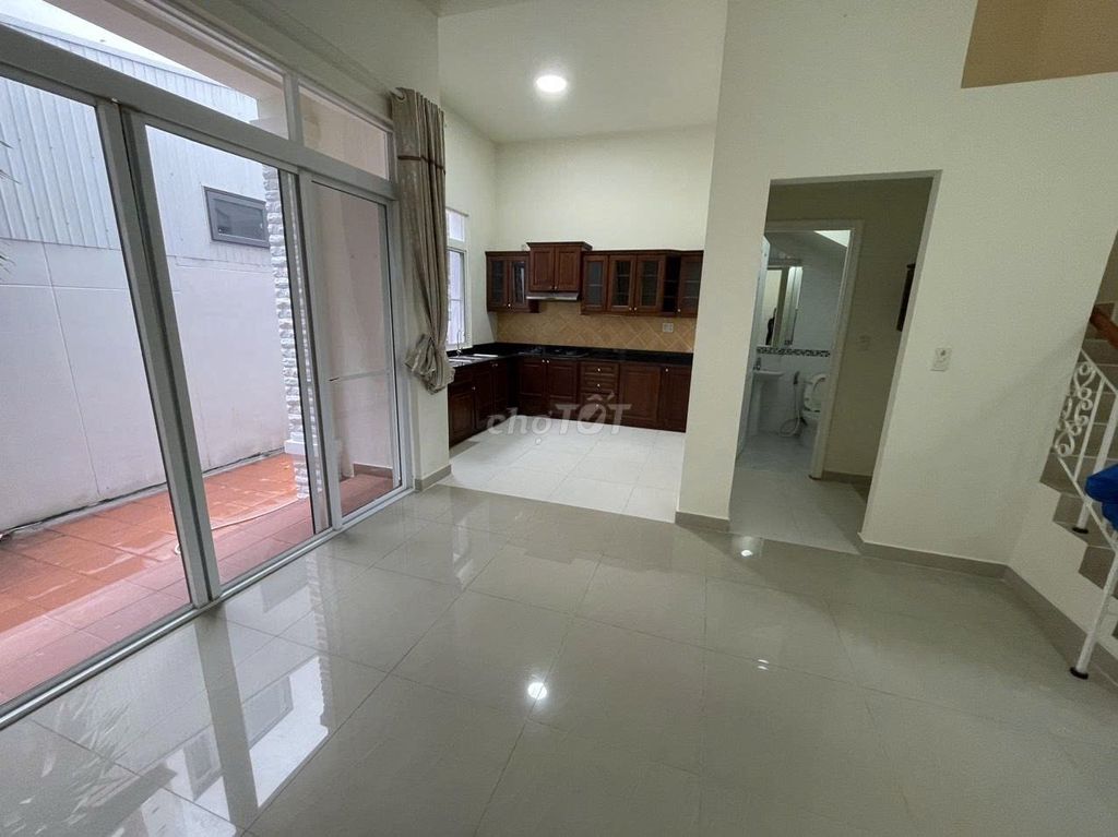 Аренда · 4 комн. · 162 м² · Quận 7, ул. Đường Nguyễn Đức Cảnh