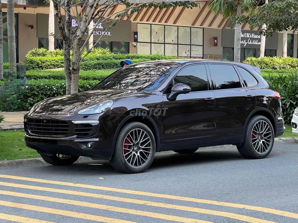 Porsche Cayenne S 2016 màu nâu sang trọng