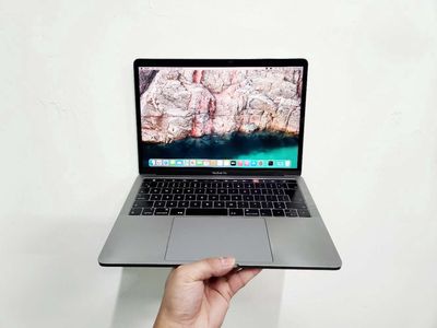 MacBook Pro 2018: Core i7 ram 16 ssd 256 Full zin