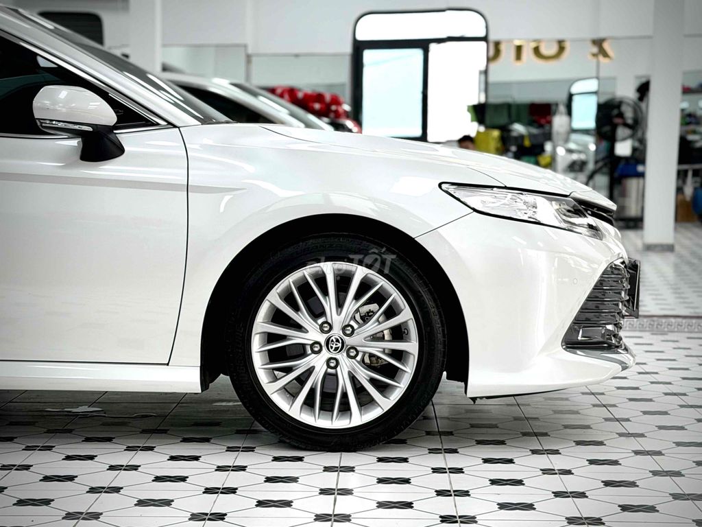 Toyota Camry 2.5Q 2021 Перламутрово-белый 13.000 км