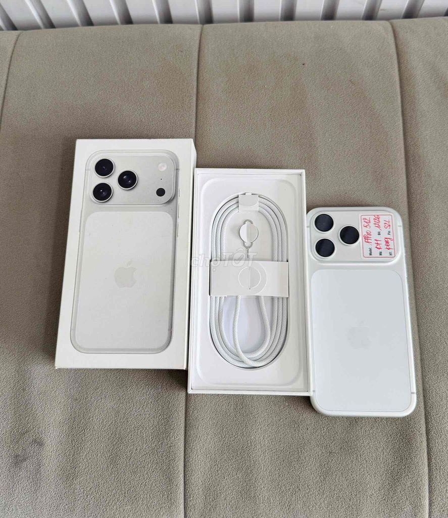 Apple iPhone 17 Pro 512GB Trắng Active On sạc 2Lân. Mua bán Điện thoại tại Quận Đống Đa Hà Nội được đăng bởi Quý Hoàng hình 1