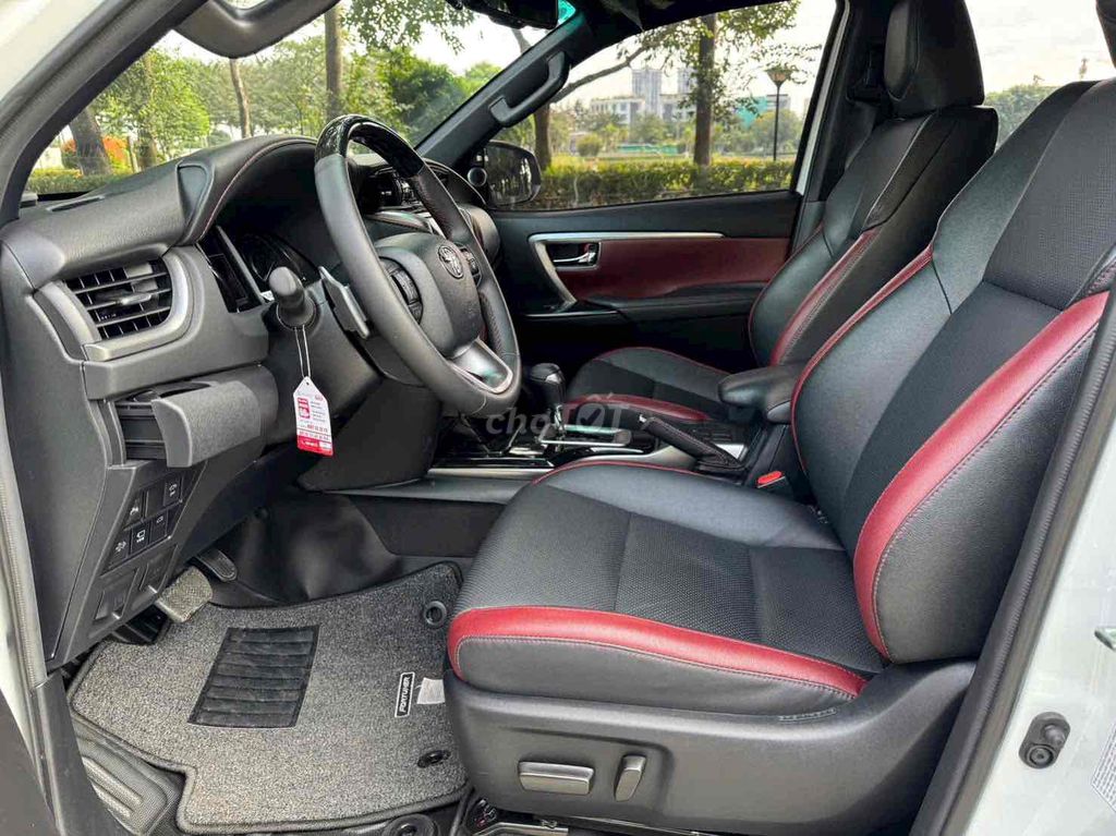 Toyota Fortuner 2024 (full dầu) lăn bánh 1vạn km. Mua bán Ô tô tại Quận Cầu Giấy Hà Nội được đăng bởi TRUNG HIẾU AUTO hình 12