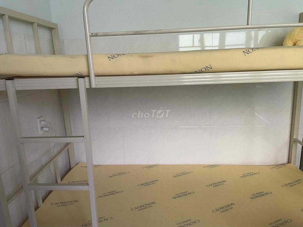 Giường tầng Kim loại Trắng 1m2. Mua bán Giường, chăn ga gối nệm tại Quận Bình Thạnh Tp Hồ Chí Minh được đăng bởi Nguyễn Gia Khiêm hình 1