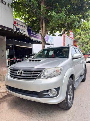 Toyota Fortuner 7 chỗ màu Bạc