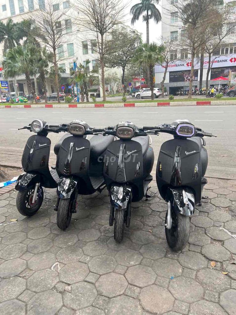 Xe điện Vespa đen nhám đèn vuông đầy đủ giấy tờ. Mua bán Xe điện tại Quận Cầu Giấy Hà Nội được đăng bởi Xe Điện Uy Tín  hình 2