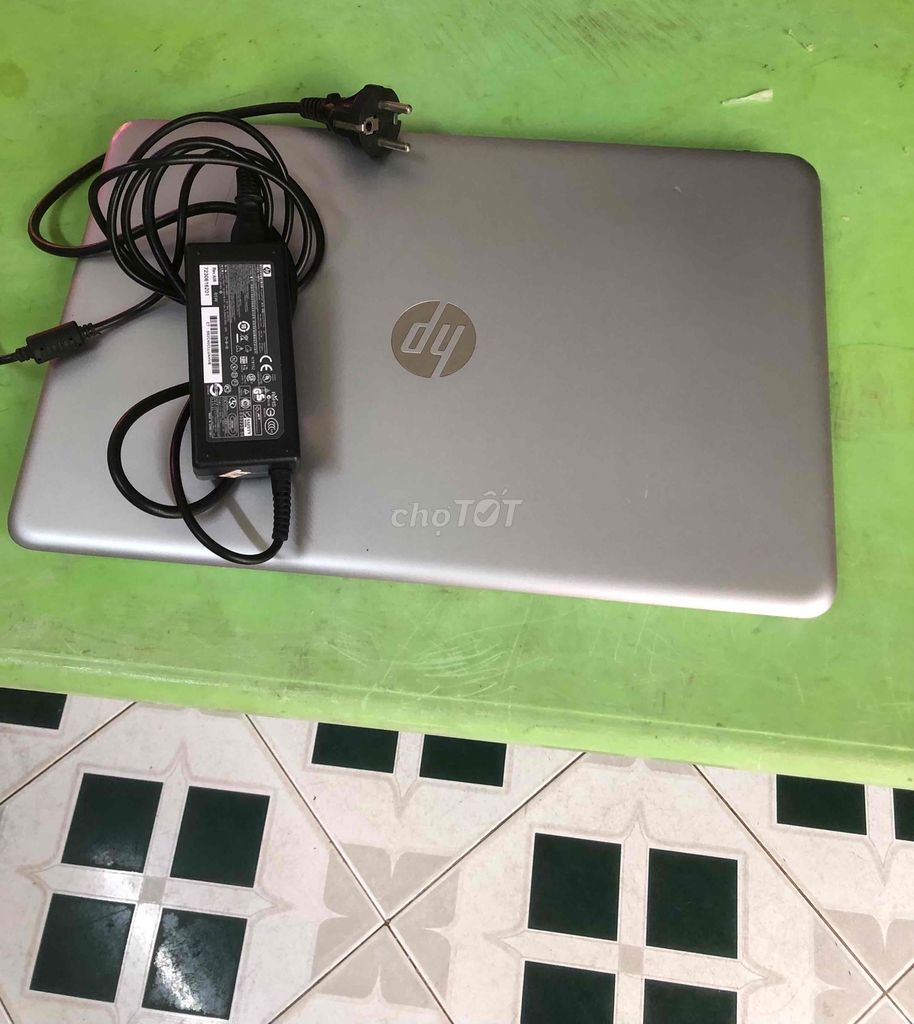 bán máy laptop hp 6200u dùng ok , chạy xé gió