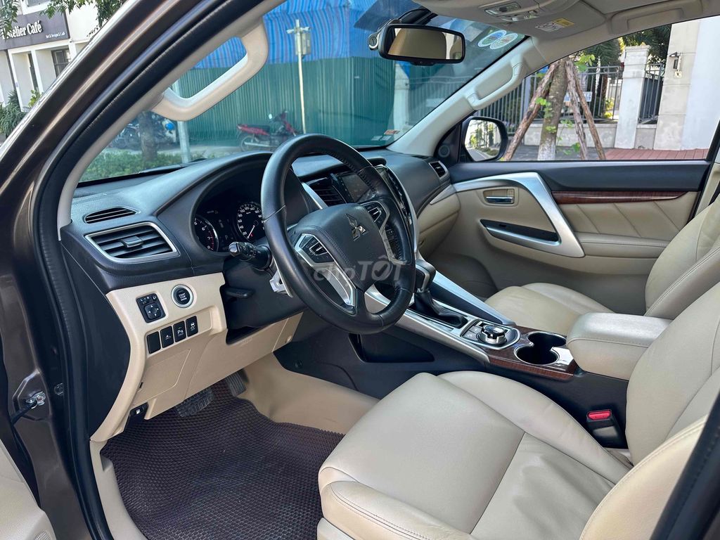 Mitsubishi Pajero Sport 2017 3.0V6 4x4 Xăng 2 Cầu. Mua bán Ô tô tại Quận Cầu Giấy Hà Nội được đăng bởi Vũ Kiên hình 8