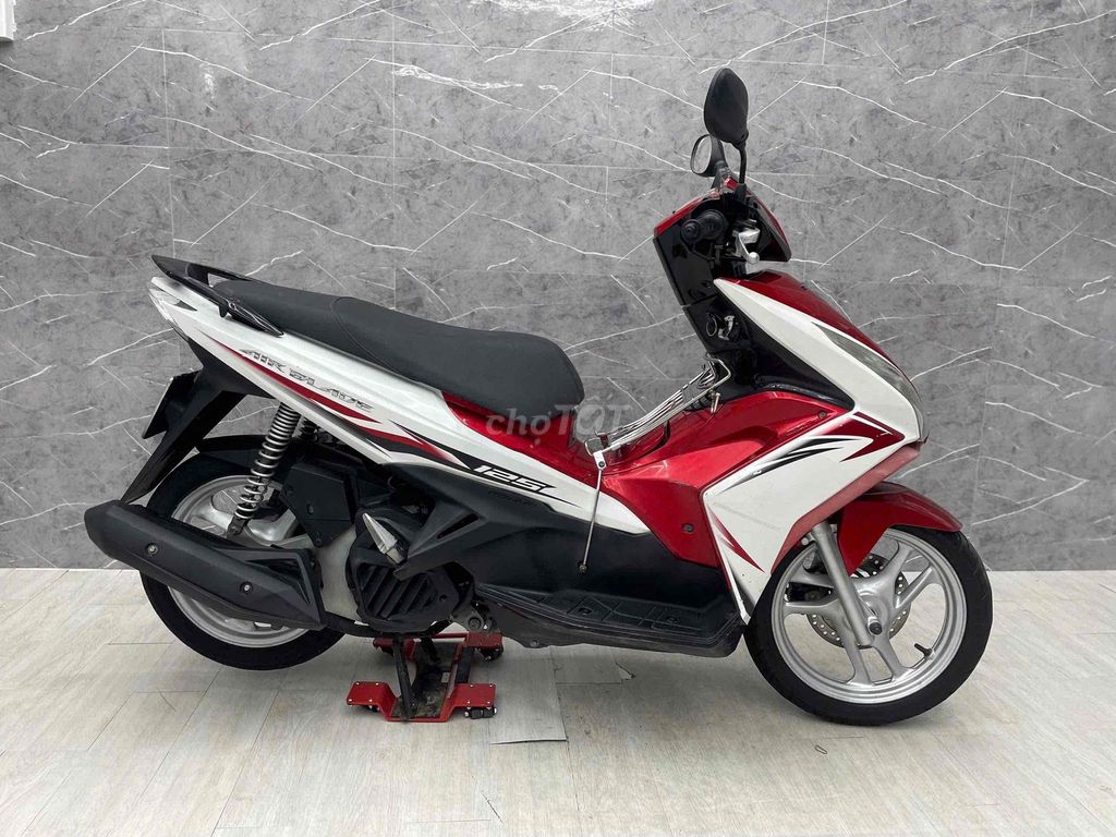 Honda Airblade с номерами Хошимина, ровный пластик, тихий мотор
