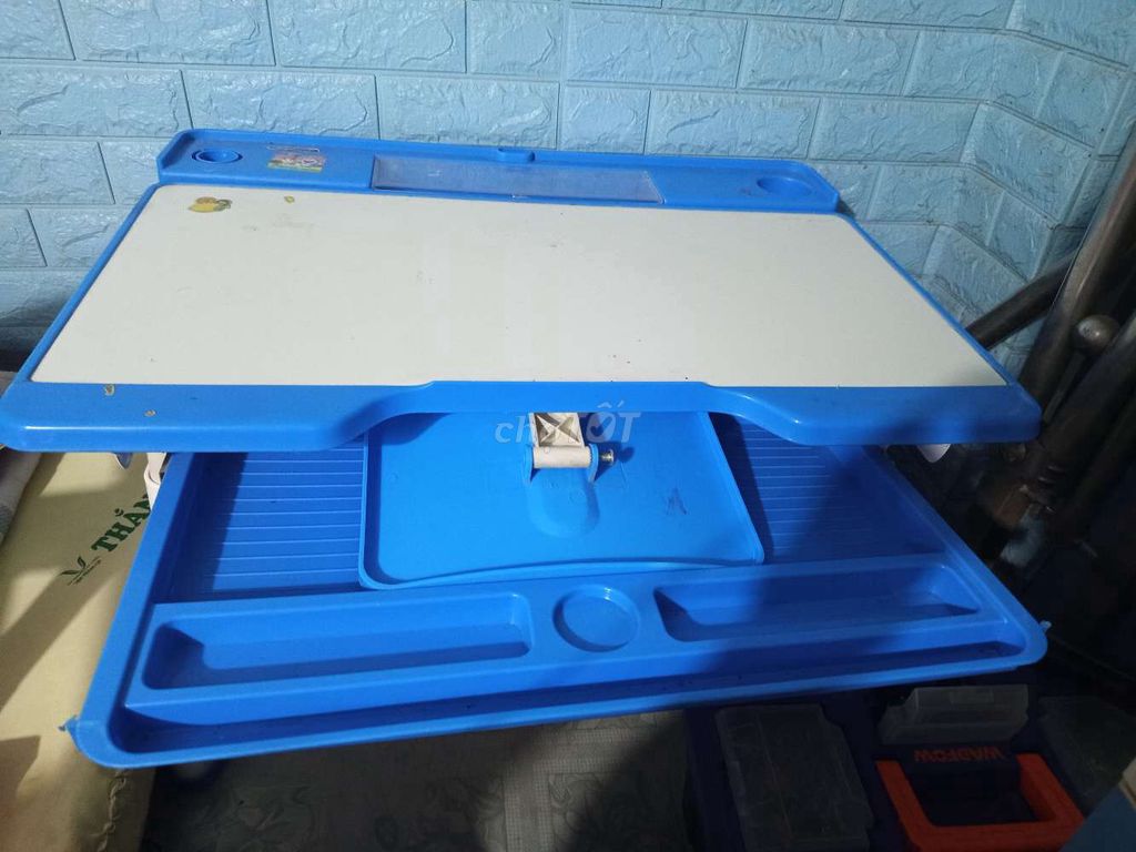 Bàn học sinh nhựa xanh dương. Mua bán Bàn ghế tại Thành phố Bà Rịa Bà Rịa - Vũng Tàu được đăng bởi Quân hình 1