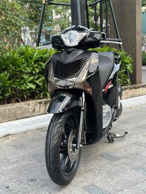 Cần bán SH 150 cuối 2013 màu đen cực đẹp- Giá tốt. Mua bán Xe máy tại Quận Đống Đa Hà Nội được đăng bởi Xe Máy Vượng Trung