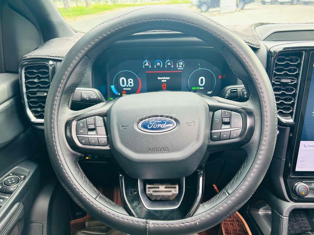 Ford Everest 2023 Titanium 2.0L 4x2 AT - 45000 km. Mua bán Ô tô tại Thành phố Buôn Ma Thuột Đắk Lắk được đăng bởi Hoài Chỉnh Ford hình 12