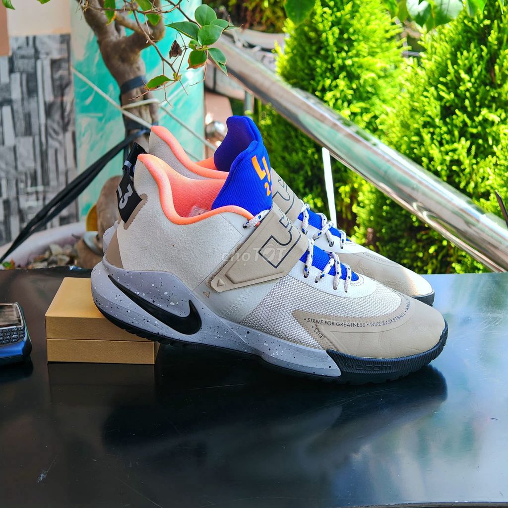 [CHÍNH HÃNG]Giày bóng rổ Nike LeBron Ambassador 12. Mua bán Giày dép tại Thành phố Thủ Dầu Một Bình Dương được đăng bởi chú CÔNG AN bán giày CHÍNH HÃNG hình 1
