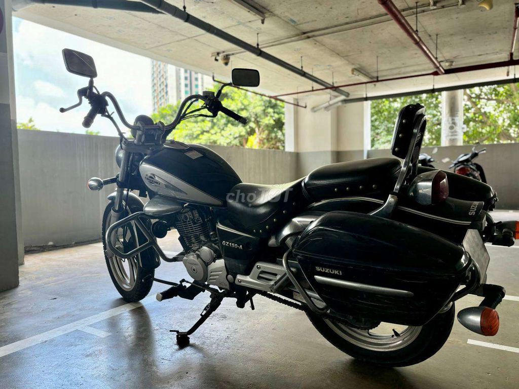 Suzuki GZ150-A màu đen bạc. Mua bán Xe máy tại Quận 4 Tp Hồ Chí Minh được đăng bởi Nguyễn Đỗ Thùy Dương hình 4