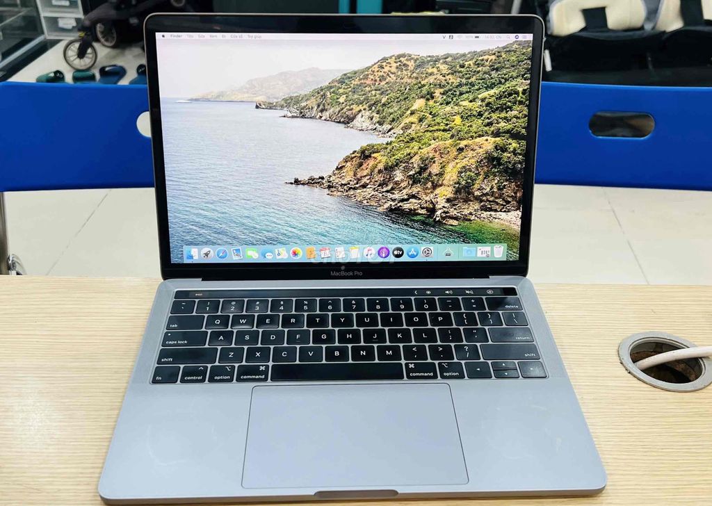 Cửa hàng em bán  Macbook Pro 2019