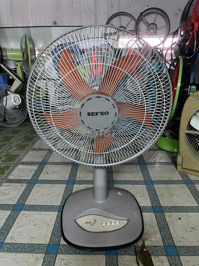 Quạt đứng Asia Vina B40 Xám chạy mạnh êm. Mua bán Quạt tại Quận 1 Tp Hồ Chí Minh được đăng bởi Chú Nghị BÁN QUẠT VÀ SỬA ĐỒ ĐIỆN CŨ hình 1