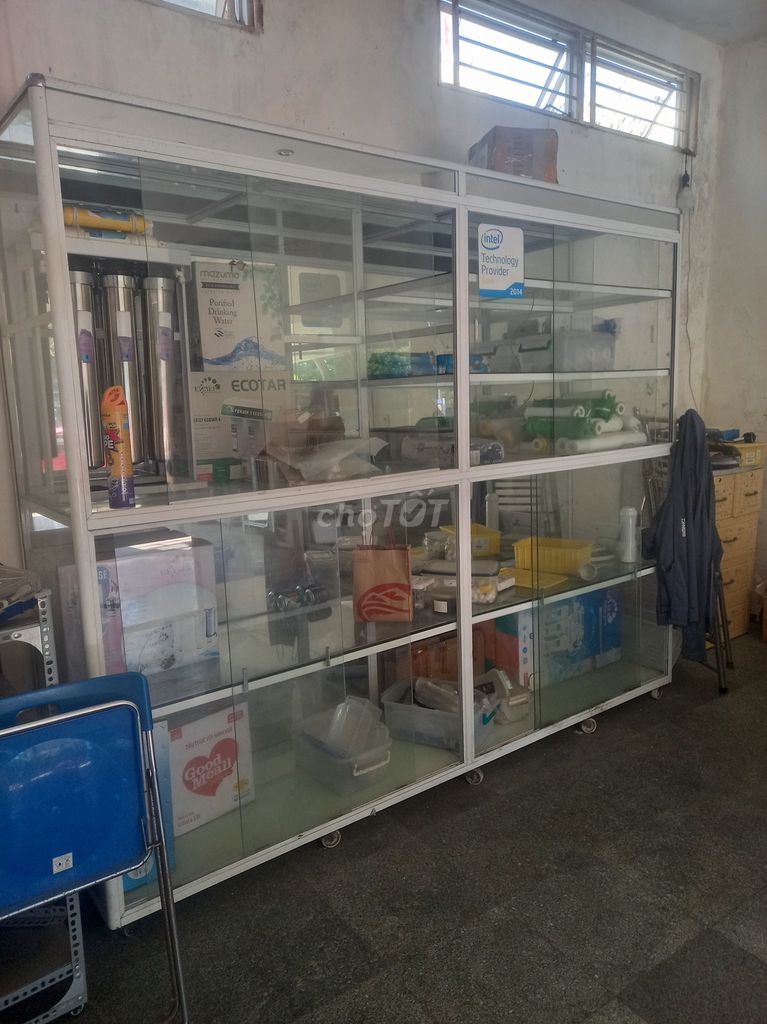 Tủ trưng bày Nhôm kính Trắng 2.5m có bánh xe. Mua bán Tủ, kệ gia đình tại Quận Sơn Trà Đà Nẵng được đăng bởi Út Nguyễn hình 1
