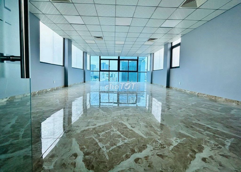 🏬 Здание на фронте Конг Хоа_8,5x33м_подвал, этаж, антресоль, 5 полных этажей_лифт, ПБПЧ
