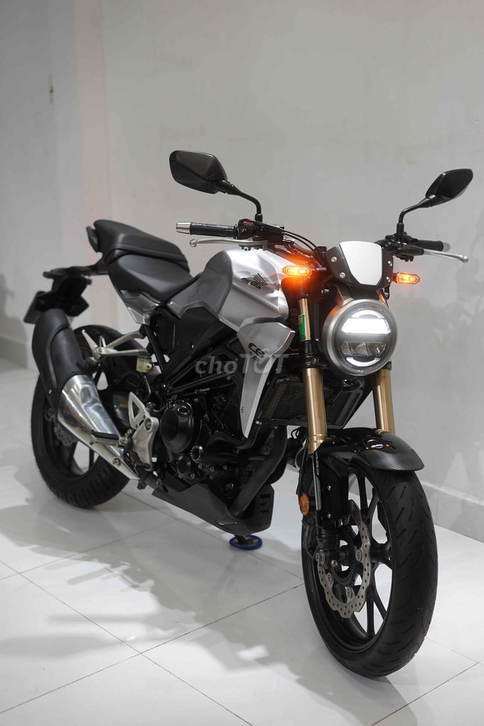 Honda CB300R Bạc 10000 km. Mua bán Xe máy tại Quận 12 Tp Hồ Chí Minh được đăng bởi Thiên Tài hình 1