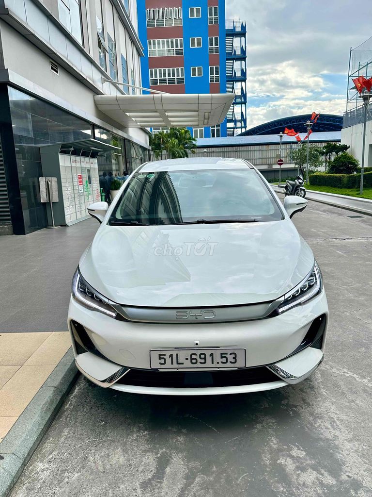 Владелец продает семейный автомобиль BYD M6 2025 Odo длиной 17 600 км