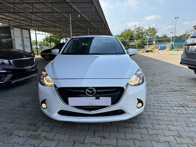 Mazda 2 2015 màu trắng siêu cọp, xe có bảo hành