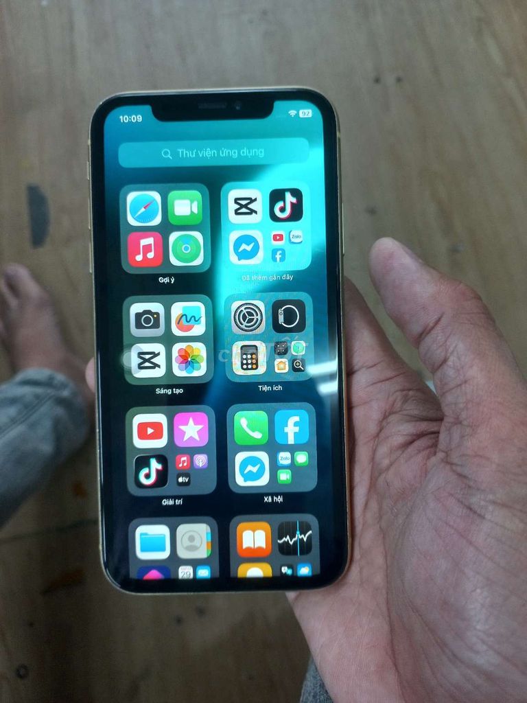 iPhone XR 64GB Vàng. Mua bán Điện thoại tại Quận Sơn Trà Đà Nẵng được đăng bởi Le dang lam hình 1