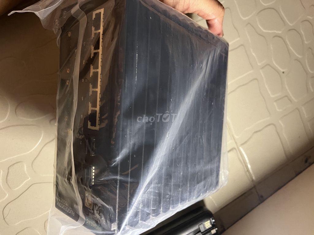 Switch công nghiệp Siemens RSG909R Đen Mới. Mua bán Phụ kiện (Màn hình, Chuột...) tại Thành phố Vũng Tàu Bà Rịa - Vũng Tàu được đăng bởi Hữu Trực hình 1