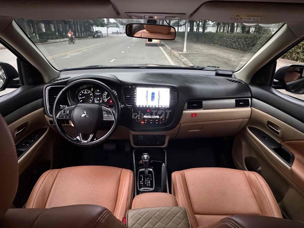 Mitsubishi Outlander 2018 CVT 80000 km. Mua bán Ô tô tại Quận Cầu Giấy Hà Nội được đăng bởi TRUNG HIẾU AUTO hình 11