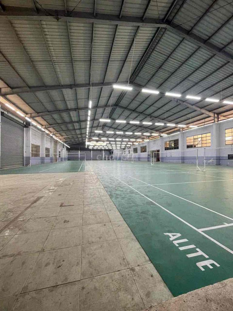 Cho thuê lại sân cầu lông 1300m2. Nguyễn Văn Quá Q12