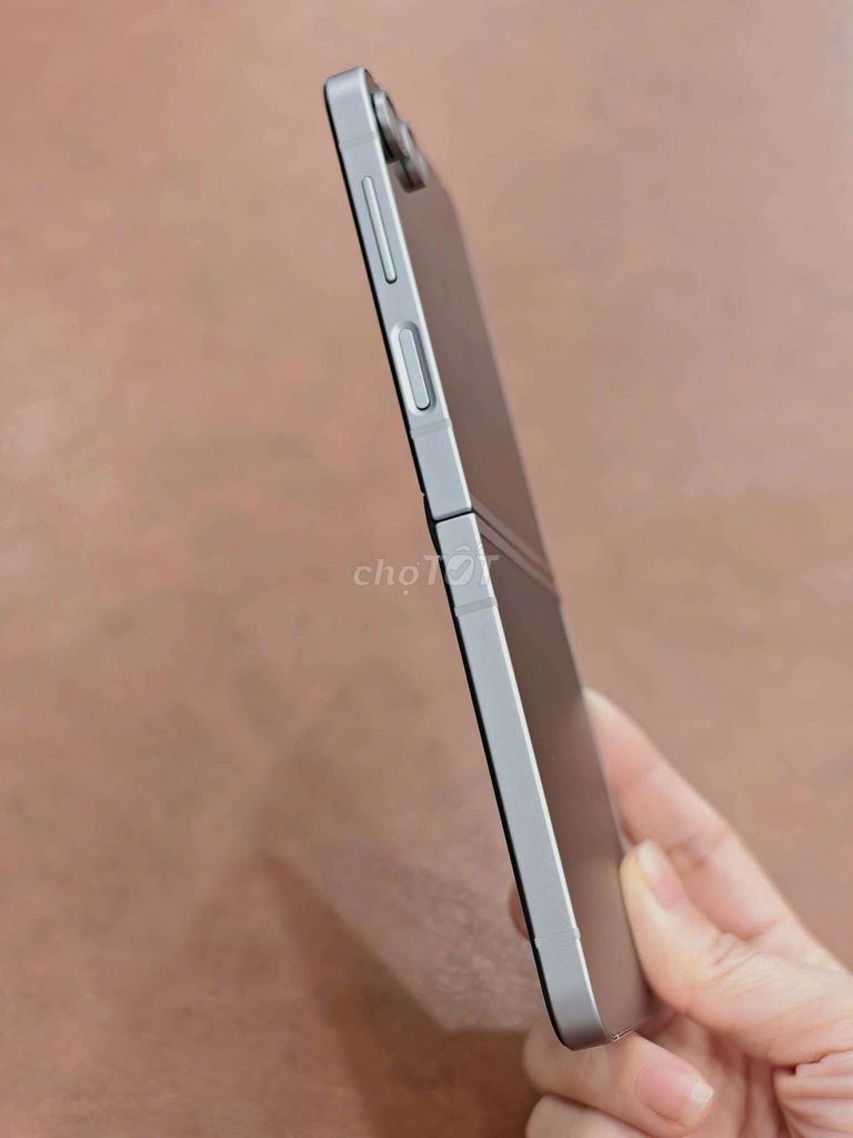Samsung Flip 6 Xám Như mới. Mua bán Điện thoại tại Huyện Hòa Vang Đà Nẵng được đăng bởi Ngô ngọc phụng hình 1