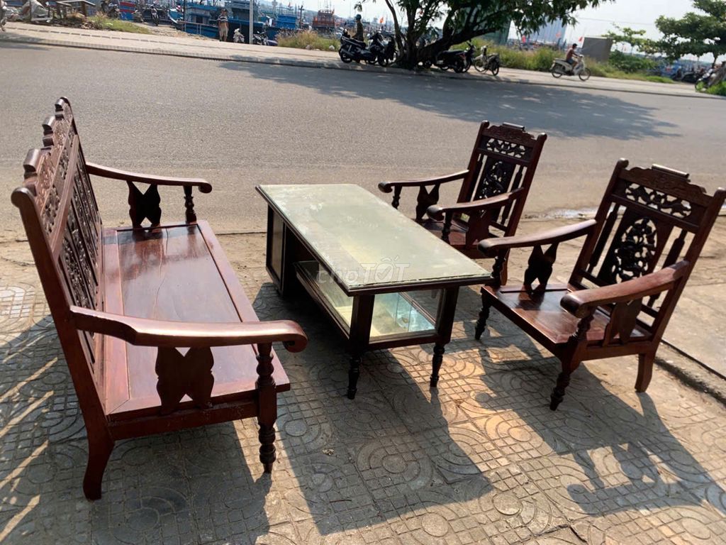 Bộ bàn ghế Gỗ xưaaaa. Dịch vụ dọn dẹp nhà tại Quận Sơn Trà Đà Nẵng được đăng bởi THẾ GIỚI ĐỒ CŨ ĐÀ NẴNG hình 1