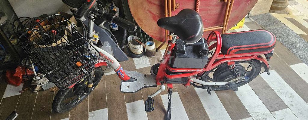 Xe đạp điện màu đỏ đã sử dụng. Mua bán Xe điện tại Thị xã Phú Mỹ Bà Rịa - Vũng Tàu được đăng bởi Dũng hình 2