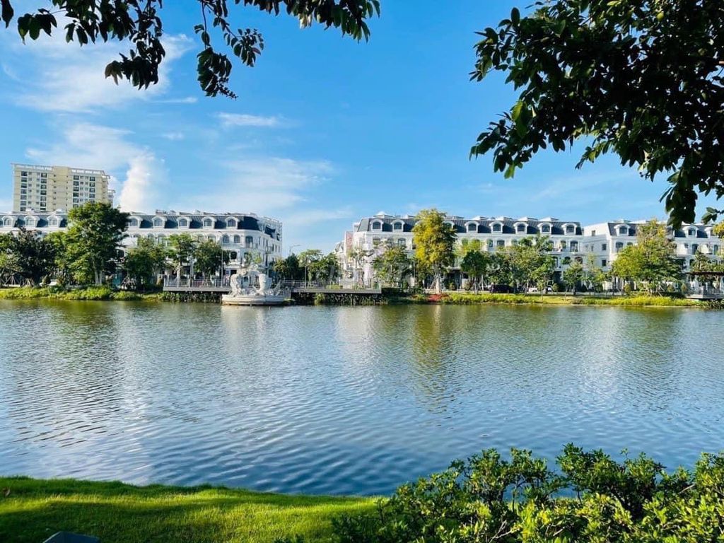 Cần cho thuê căn 2 phòng ngủ Full nội thất tại KĐT Lakeview City