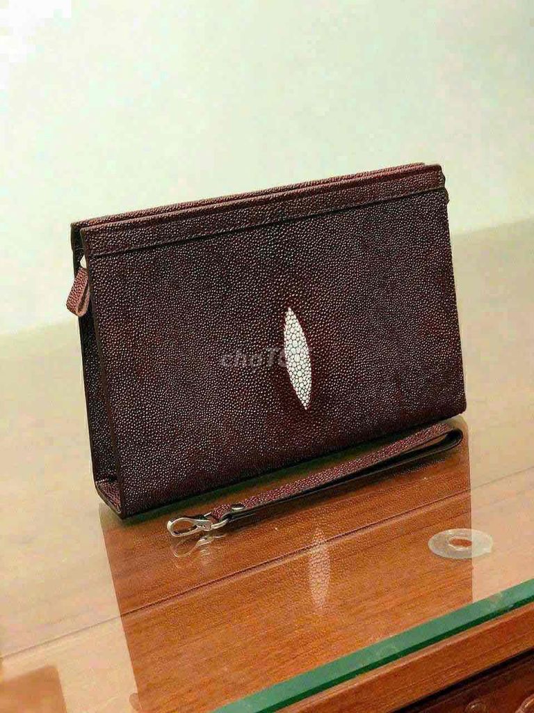 Clutch cầm tay size 28 cá đuố.i màu HOT