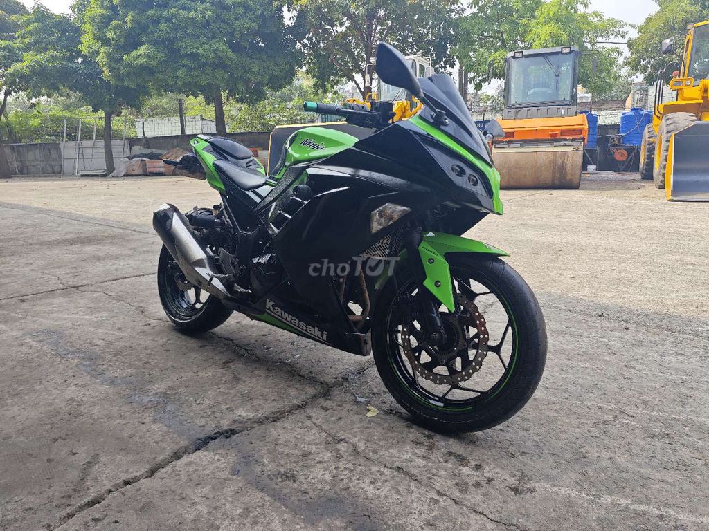 Kawasaki Ninja 300 Xanh lá Đen. Mua bán Xe máy tại Thành phố Biên Hòa Đồng Nai được đăng bởi Phúc Hiếu Trần hình 4